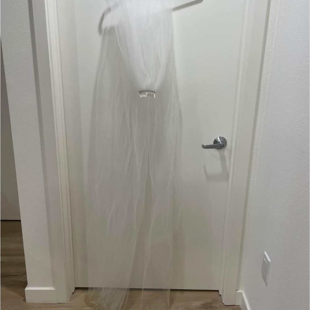 Elegant White Floor Length Bridal Veil
